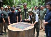 Menhut Raja Juli Antoni Resmikan Pusat Suaka Owa di Barito Utara