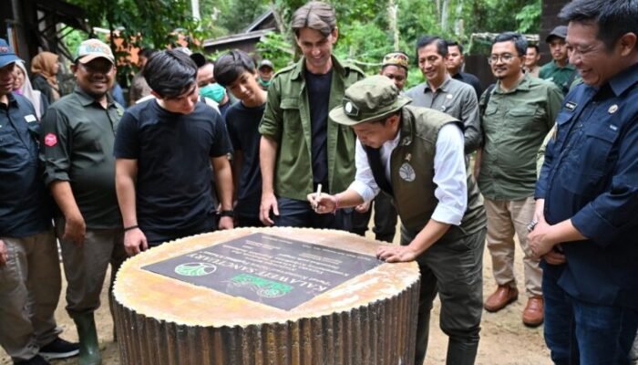 Menhut Raja Juli Antoni Resmikan Pusat Suaka Owa di Barito Utara