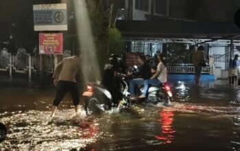 Sat Polairud Polresta Banjarmasin Gelar Patroli “Quick Respon” Antisipasi Banjir Rob, Pastikan Warga Aman 5 IMG 20251209 WA0043
