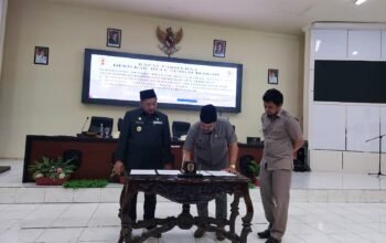 DPRD HST Sahkan Dua Raperda 4 IMG 20251209 WA0050