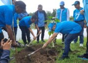 HUT Partai Gelora, Anis Matta Tanam Pohon di Amanah Borneo Park