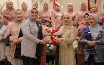 Ketua TP PKK Kalsel Hj Fathul Jannah Ingatkan Peran Penting Perempuan Membangun Keluarga 8 IMG 20251211 WA0087