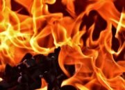 Truk Bawa Bantuan Warga Terdampak Banjir ke Desa Terisolir di Aceh Utara Terbakar