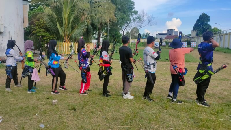 Jarang Ikuti Even Lokal dan Nasional, Atlet Panahan Kalsel Tetap Rutin Latihan 1 IMG 20251212 WA0020 e1765512059618