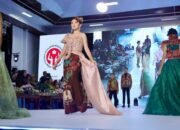 Dekranasda Fashion Menjadikan Wastra Benang Bintik Kalteng Modern dan Elegan