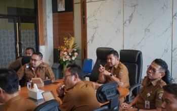 Pemkab Kotabaru Bahas MoU Peningkatan Layanan Publik 6 IMG 20251218 WA0015