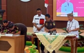 Gubernur dan Kepala Kejaksaan Tinggi Kalteng Tandatangani MoU Penanganan Hukum 9 IMG 20251219 WA0041 1