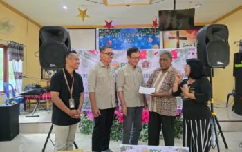 PT Pelsart Ajak PWI Kotabaru Salurkan Sembako ke Umat Gereja Pantekosta Megasari 6 IMG 20251219 WA0042