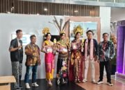 Lomba Fashion Show Baju Adat Kreasi Meriahkan Showroom Event TrioMotor Perintis