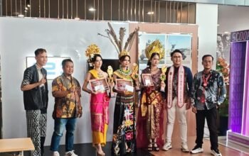 Lomba Fashion Show Baju Adat Kreasi Meriahkan Showroom Event TrioMotor Perintis 7 IMG 20251220 WA0025