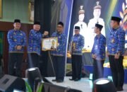 Gubernur Kalsel H Muhidin Berikan Piagam Penghargaan kepada ASN Berprestasi