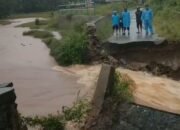 Jembatan Penghubung Dusun di Desa Martadah Baru Putus Total, Satu Orang Dilaporkan Meninggal Terseret Arus