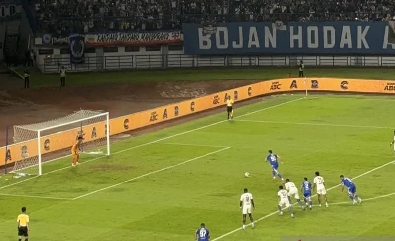 Persib Bandung Gusur Borneo FC di Puncak Klasemen Usai Kalahkan PSM Makassar 1-0 1 IMG 20251227 WA0046 1