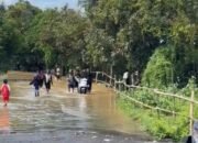 Meski Diterjang Banjir, Jamaah Haul Sekumpul Nekat Terobos Jalan Martapura Lama