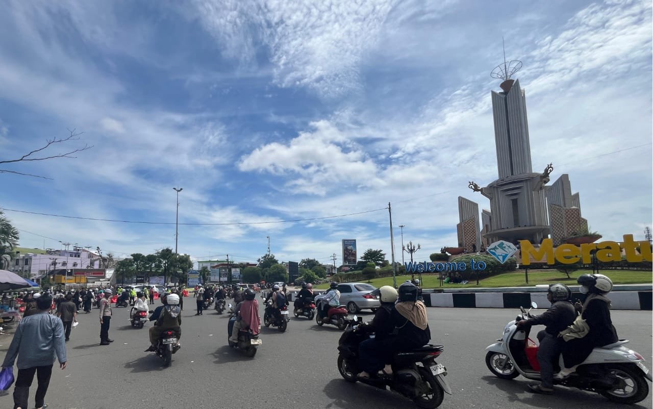 Jamaah Terus Mengalir, Lalu Lintas di Bundaran Simpang Empat Banjarbaru Dialihkan 1 IMG 20251228 WA0017