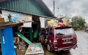 Bupati Balangan Kalsel Perintahkan Dinas Terkait Segera Perbaiki Rumah Korban Banjir 7 IMG 20251228 WA0033
