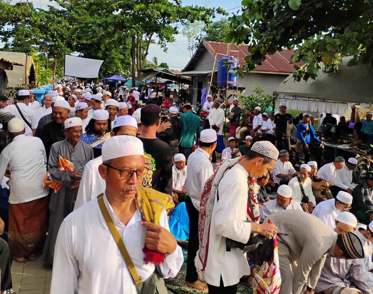 Jamaah Haul 5 Rajab Padati Jalan Pendidikan Sekumpul Setelah Salat Ashar 1 IMG 20251228 WA0073