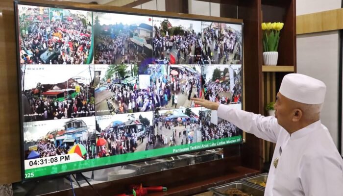 Gubernur Kalsel Pantau Lalu Lintas dari CCTV