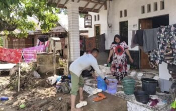 Pasca Banjir Bandang, Warga Tebing Tinggi Masih Berjibaku Bersihkan Rumah dari Lumpur 6 IMG 20251229 WA0029