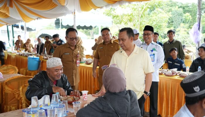 Bupati Tapin Pantau Posko Singgah Tapin, Layani Arus Balik Jemaah Lima Rajab Sekumpul