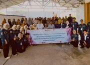 Mahasiswa Komunikasi Uniska Gandeng OJK Cegah Pinjol di Desa Belandean