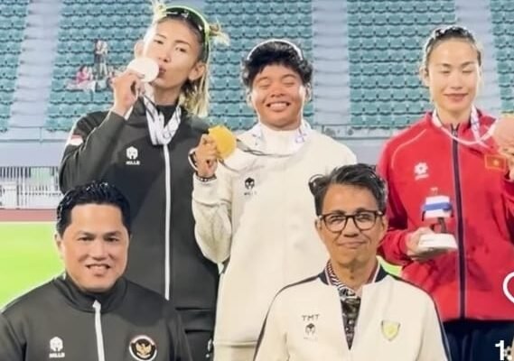 Pelari Kalsel, Dina Aulia Raih Emas di 100 Meter Gawang Putri di SEA Games 2025, Diapreasi Menpora