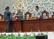Tujuh Fraksi Dewan Sampaikan Pemandangan Umum Tiga Raperda