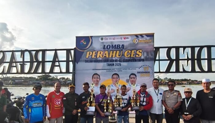 Tuan Rumah Mendominasi Juara Lomba Balap Perahu Ces di Sungai Margasari
