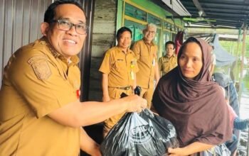 Ratusan Paket Bantuan Disalurkan Bagi Warga Terdampak Banjir di HSU 5 IMG 20251230 233540