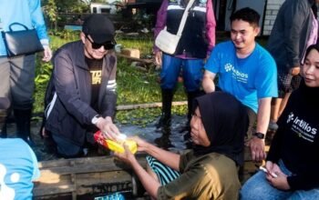 1 35 klm Kontrak Pemprov 20 Bantuan dan doa H Muhidin untuk warga terdampak banjir di Batola