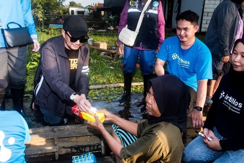 Bantuan dan Doa Gubernur H. Muhidin 1 1 35 klm Kontrak Pemprov 20 Bantuan dan doa H Muhidin untuk warga terdampak banjir di Batola