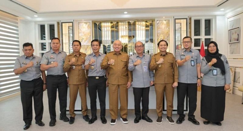 1 35 klm Kontrak Pemprov 26 Gubernur H Muhidin dukung Posbakum se Kalsel