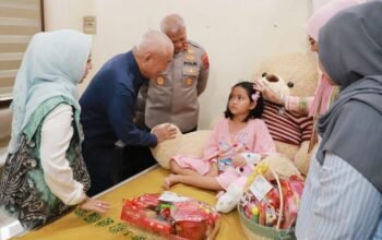 Turut Dampingi Proses Pemulihan Adel dan Jailani 9 1 4 klm Kontrak Pemprov 22 Gubernur H Muhidin dan Istri dampingi proses pemulihan Adel dan Jailani