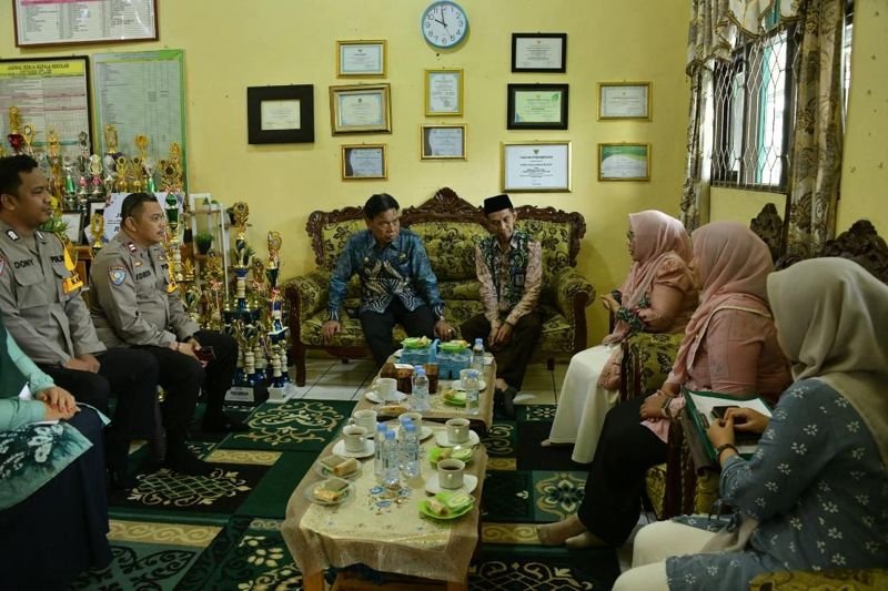 Wabup Pastikan Penanganan Tepat Terkait Informasi Dugaan Perundungan di MTsN 1 Hal 12 HSS 3 klm 12