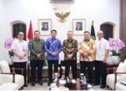 Bupati Andi Rudi Latif Pasang Penerang Jalur Bypass Batulicin-Banjarbaru