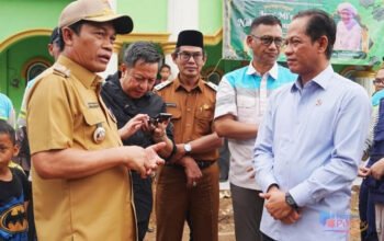 Menteri LH Tinjau Lokasi Pasca Banjir Bandang di Tebing Tinggi 8 Hal 2 Bal 3 klk