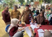 Puluhan Warga Awayan dapat Bantuan Permakanan dan Sandang