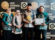 Bupati Tala Terima UHC Award 2026