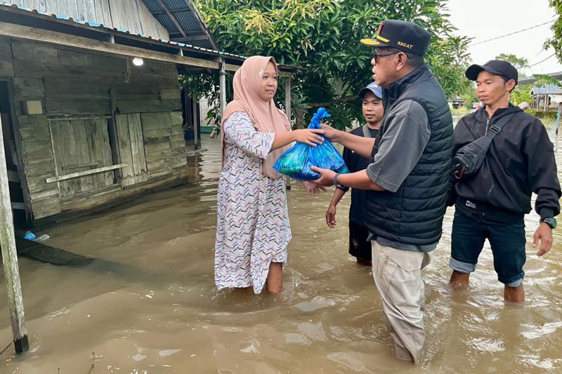 Hal 4 4 KLM Martapura Bantuan logistik