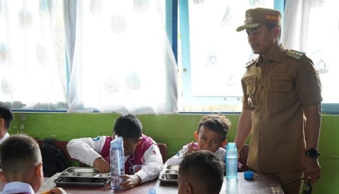 Wali Kota Dorong Transformasi Sekolah Pinggiran Kota Jadi Bangunan Permanen 3 Hal 5 2 KLM Kontrak 2 Gabung 1 1