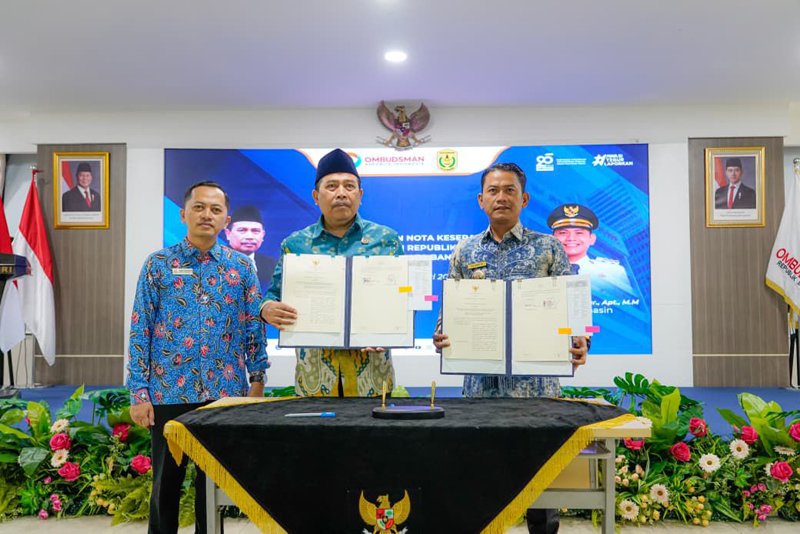 Perkuat Layanan Publik, Kepala Daerah se-Kalsel Teken MoU dengan Ombudsman RI 1 Hal 5 3 KLM KOntrak 1 5