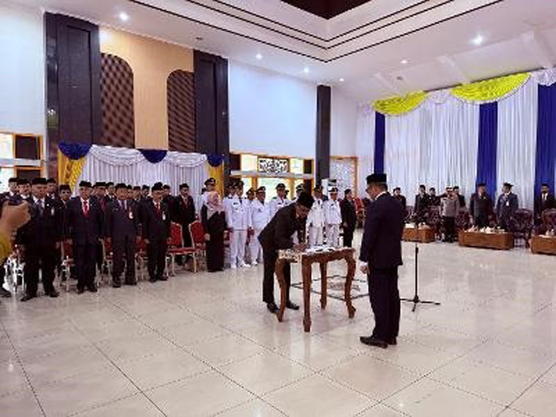 Puluhan Pejabat Tabalong Dilantik 1 Hal 9 TABALONG Adv 1 3 klm