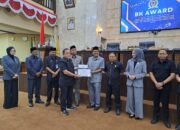 DPRD Kalsel Berikan BK Award