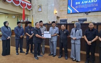 DPRD Kalsel Berikan BK Award 10 IMG 20260102 WA0005