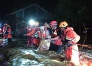 Sebanyak 17 Warga Terjebak Banjir Dievakuasi Basarnas