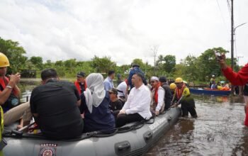 Mensos Tinjau Pengungsi Korban Banjir di Sungai Tabuk 4 IMG 20260104 WA0028 1