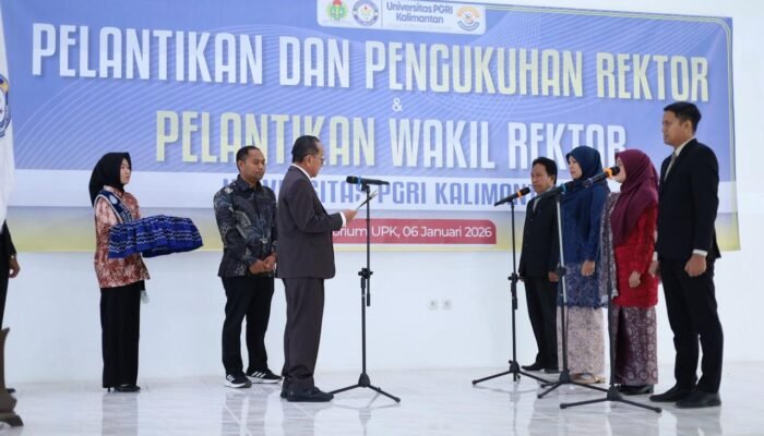 Rektor dan Wakil Rektor Universitas PGRI Kalimantan Resmi Dilantik
