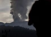 Gunung Marapi Alami Erupsi