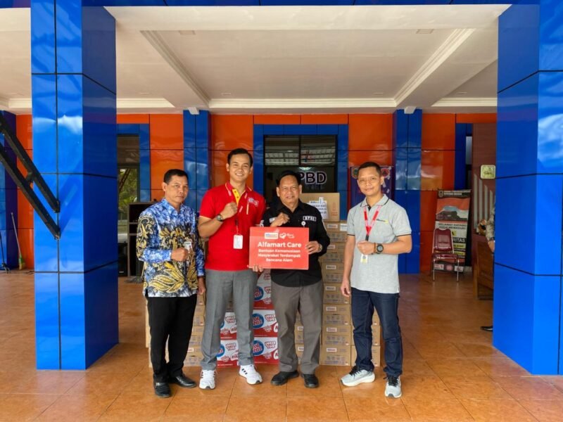 Tanggap Bencana, Alfamart Salurkan Bantuan Logistik bagi Korban Banjir Kalsel melalui BPBD 1 IMG 20260108 WA0007 1 e1767849213645