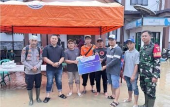 Bank Kalsel Salurkan Bantuan Banjir, Hadir Bersama Warga Balangan dan Banjar